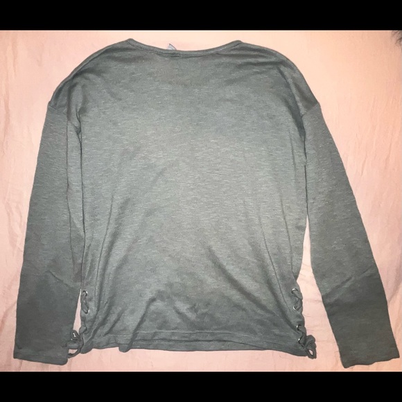 Girl’s CHILDREN’S PLACE long sleeve top - Picture 2 of 5